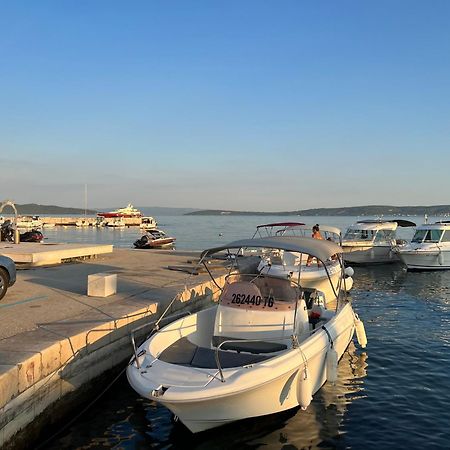 Amaizing Apartment Near Airport Kastel Stafilic Bagian luar foto