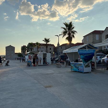 Amaizing Apartment Near Airport Kastel Stafilic Bagian luar foto