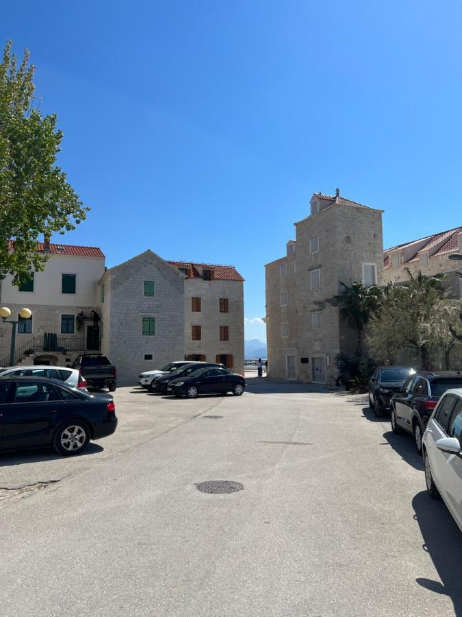 Amaizing Apartment Near Airport Kastel Stafilic Bagian luar foto