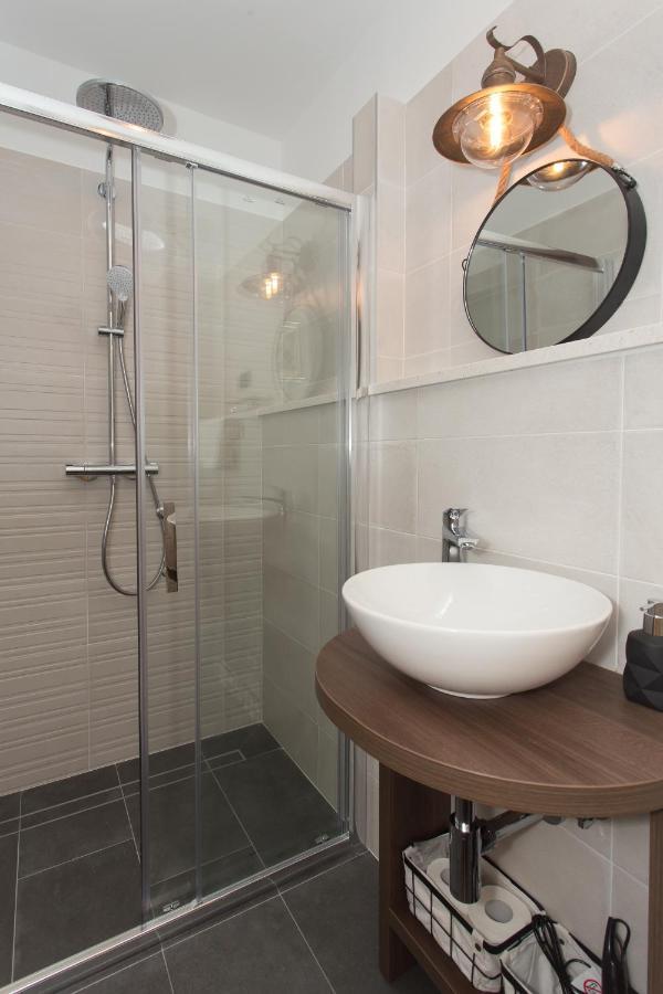 Amaizing Apartment Near Airport Kastel Stafilic Bagian luar foto
