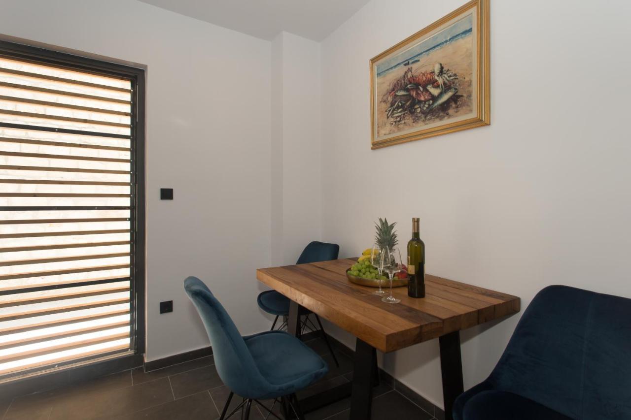 Amaizing Apartment Near Airport Kastel Stafilic Bagian luar foto