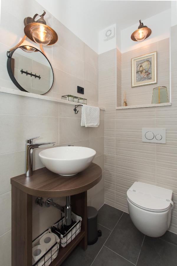 Amaizing Apartment Near Airport Kastel Stafilic Bagian luar foto