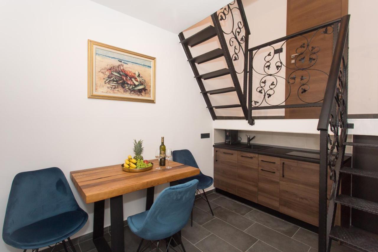 Amaizing Apartment Near Airport Kastel Stafilic Bagian luar foto