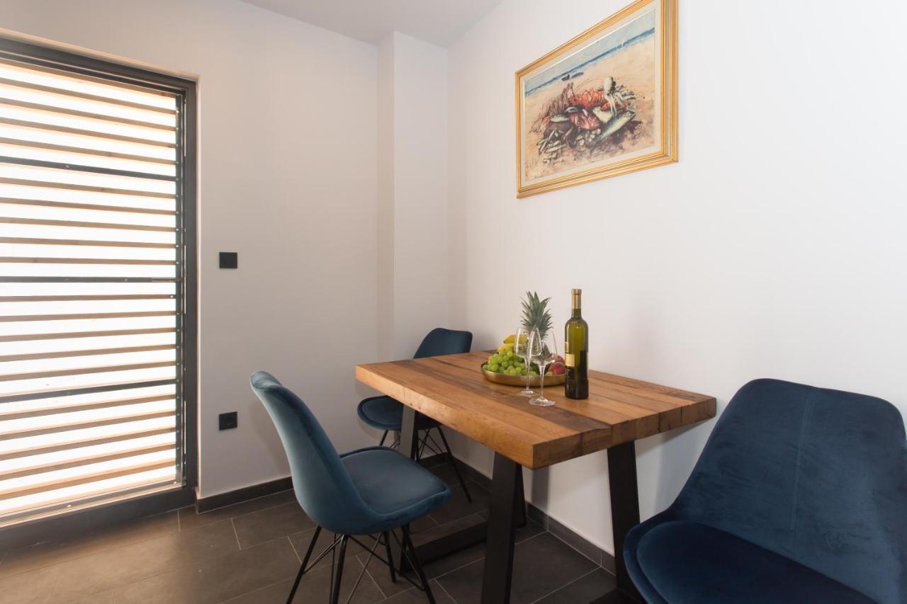 Amaizing Apartment Near Airport Kastel Stafilic Bagian luar foto