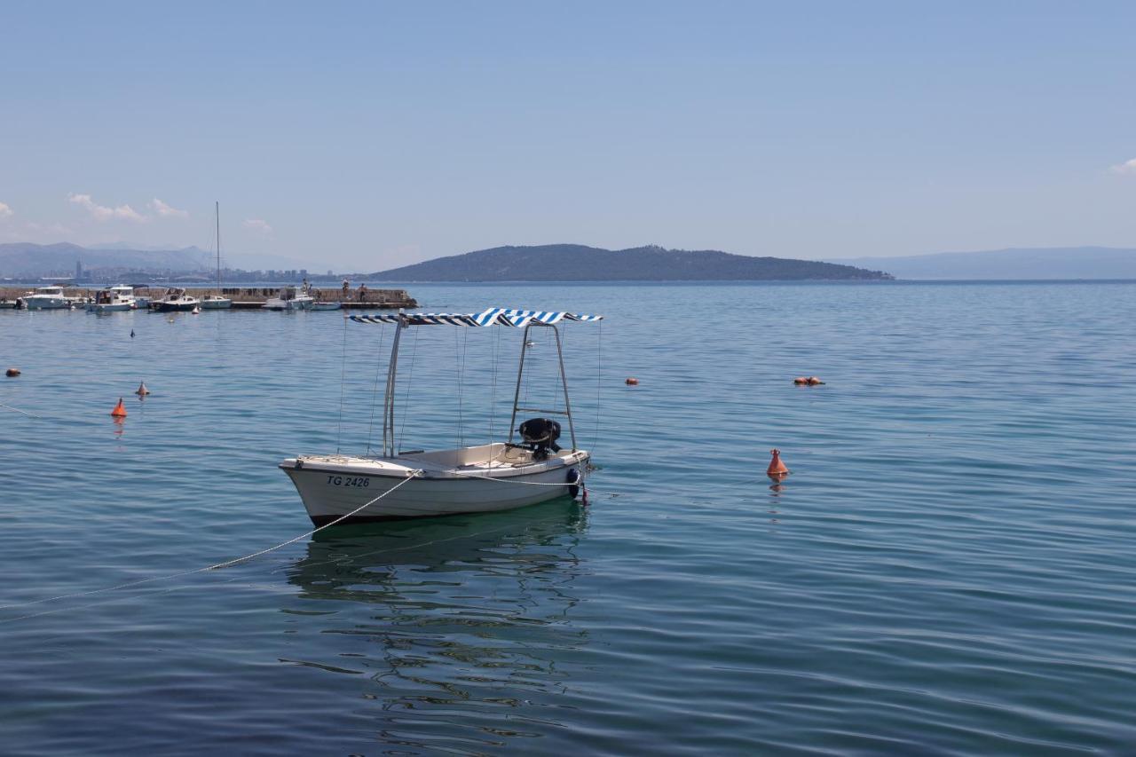 Amaizing Apartment Near Airport Kastel Stafilic Bagian luar foto