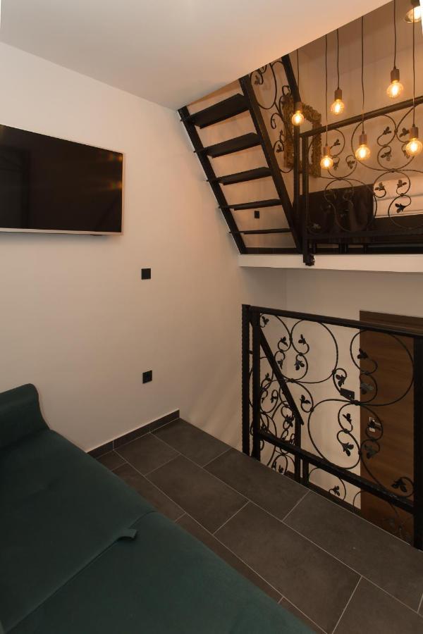 Amaizing Apartment Near Airport Kastel Stafilic Bagian luar foto