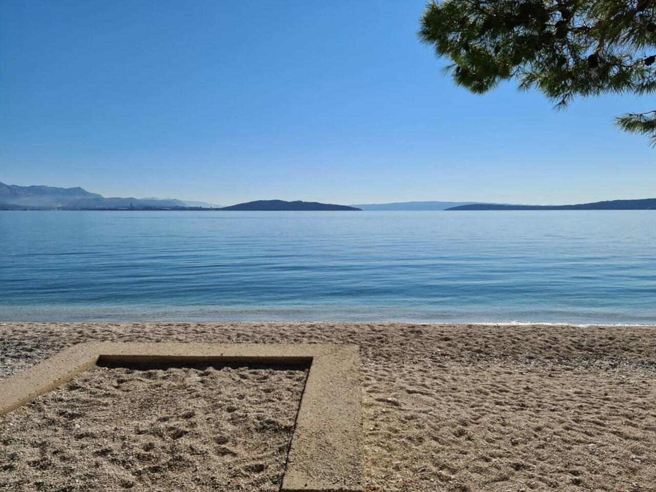 Amaizing Apartment Near Airport Kastel Stafilic Bagian luar foto