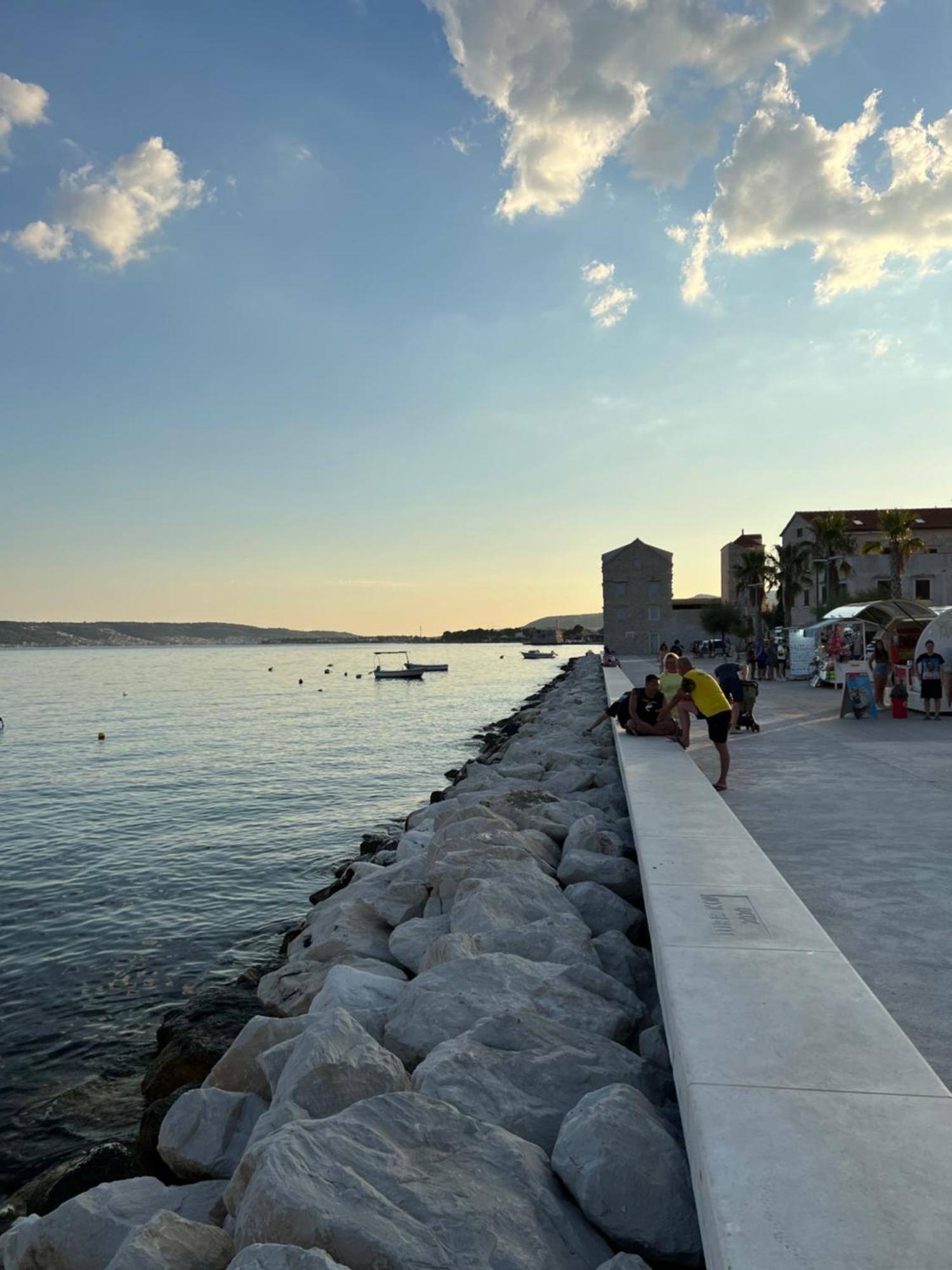 Amaizing Apartment Near Airport Kastel Stafilic Bagian luar foto