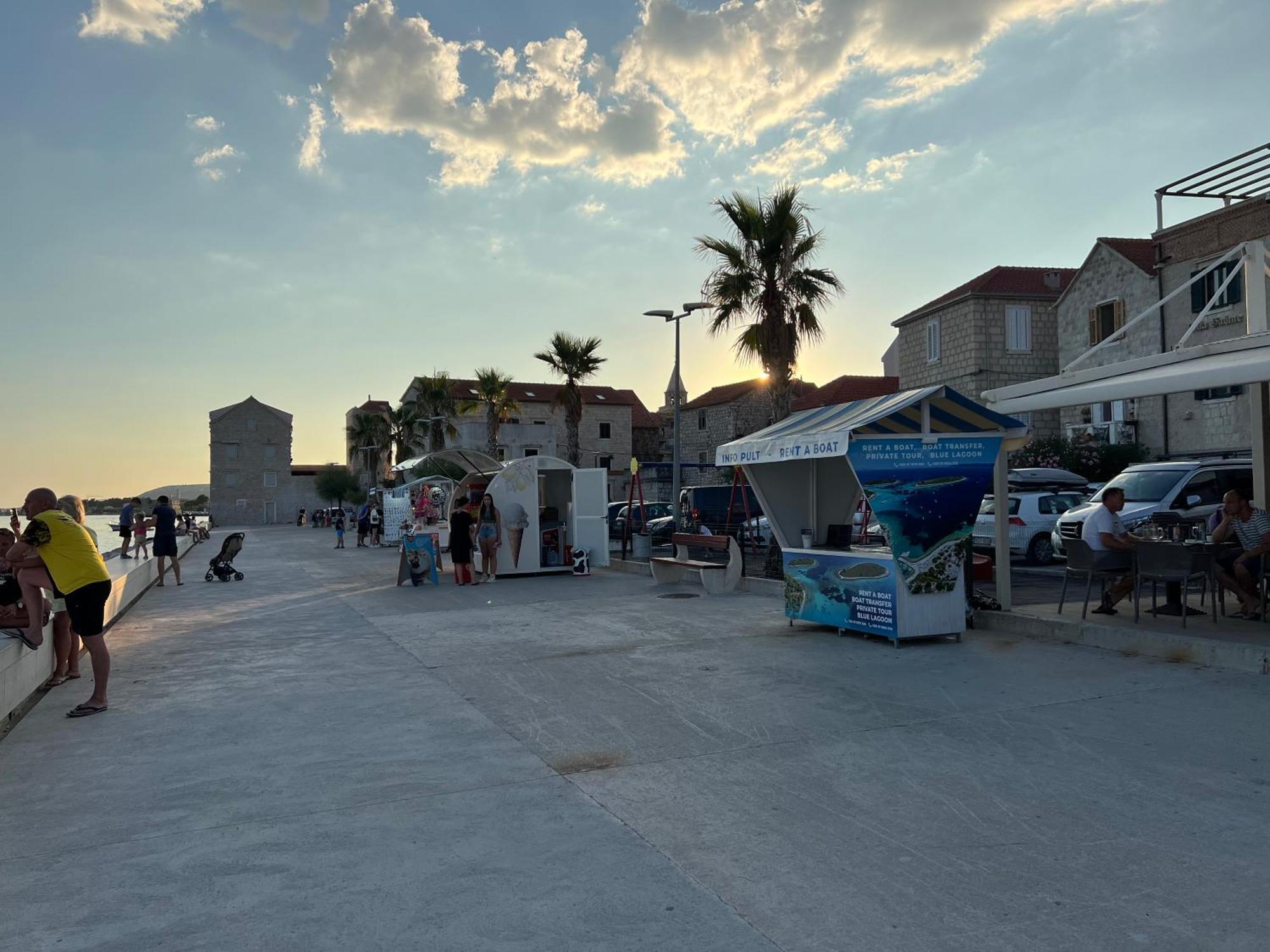 Amaizing Apartment Near Airport Kastel Stafilic Bagian luar foto